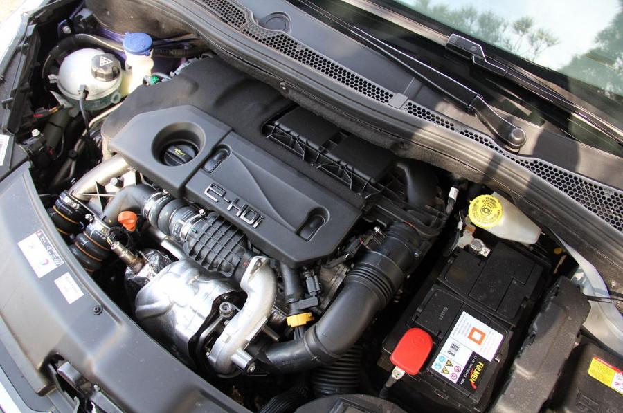  Peugeot 208 5-Door 2012 года  (фото 44 из 73)